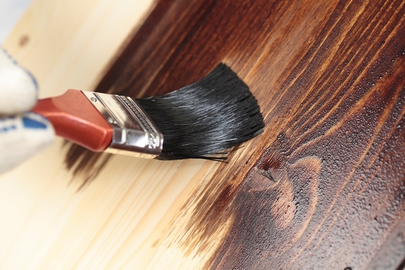 Varnishing a shelf